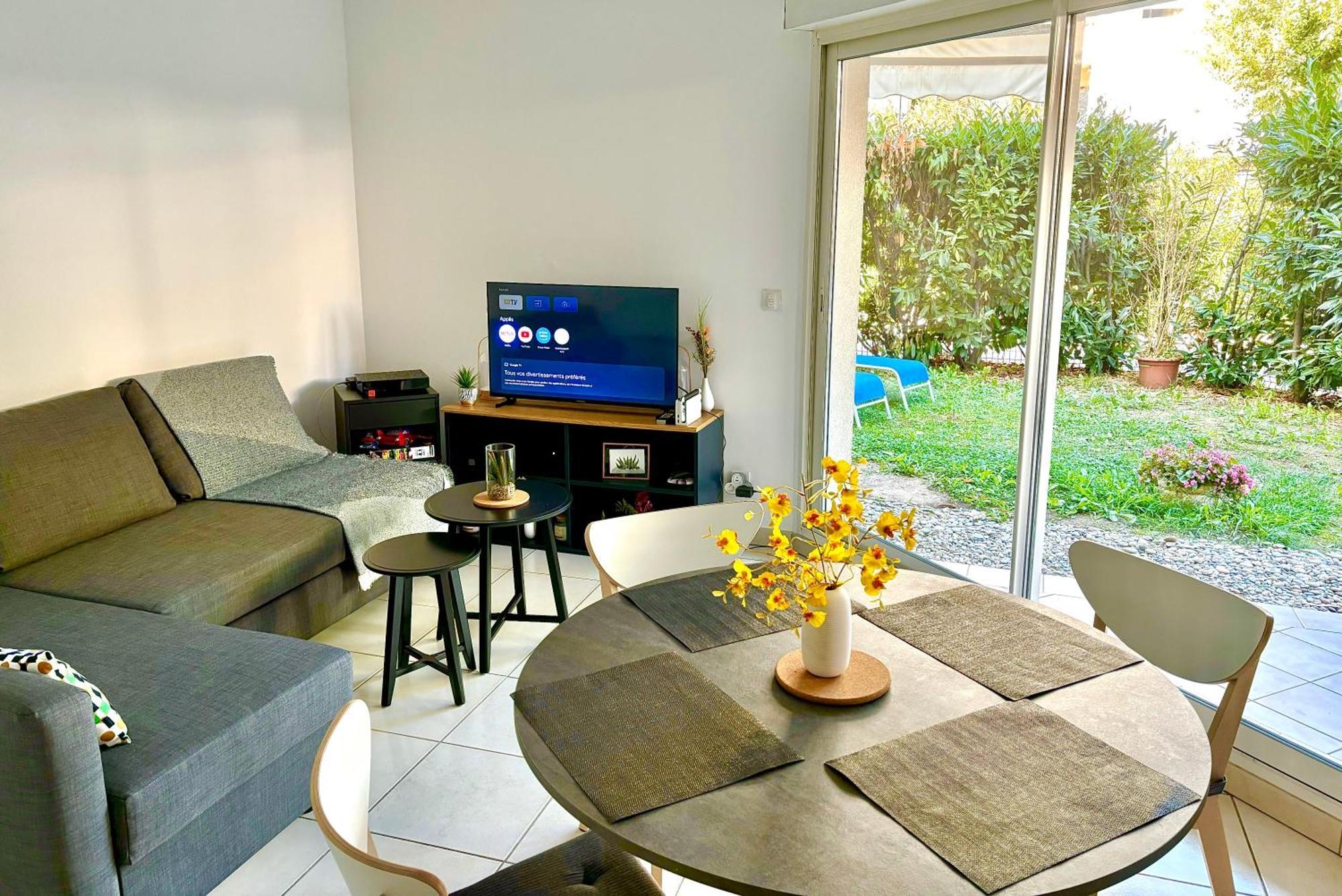 Beachside Apartment With Pool & Garden In Juan Les Pins Antibes Luaran gambar